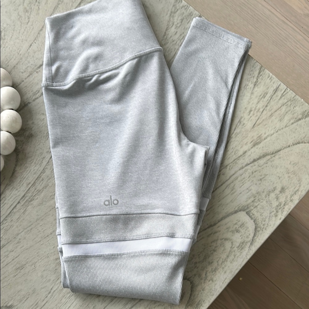 ALO Yoga Gray Leggings with Seam Detailing